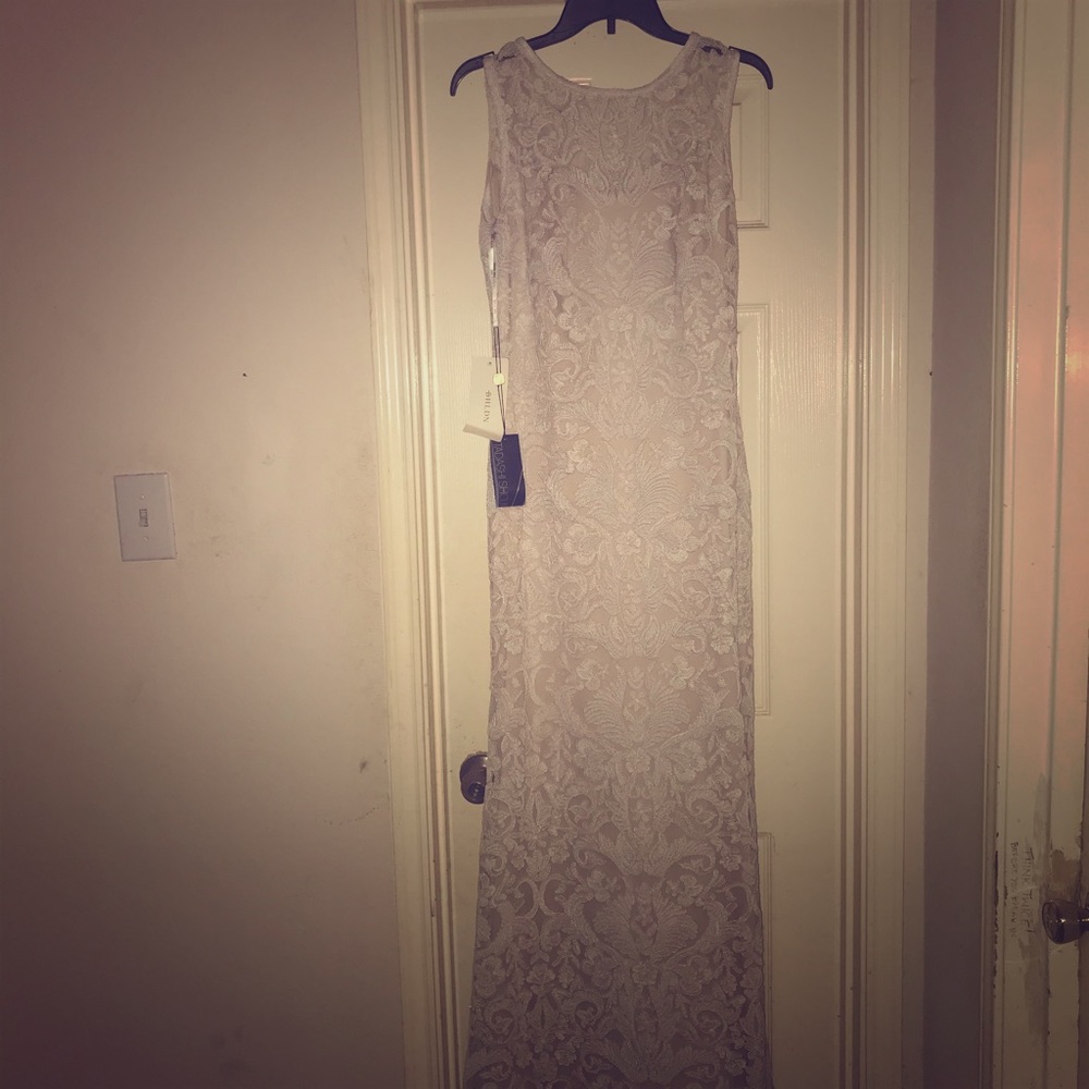 Tadashi Shoji wedding dress +sash